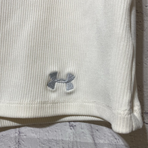 Under armour top - Picture 3 of 8